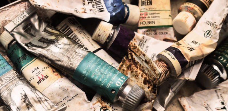 ペンタクルの5は課題を表していますが、困難な時期は一時的なものであり、成長につながる可能性があるという忍耐と信仰を促します。